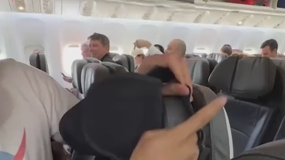 So wird AeroSiesta an der Kopfstütze angebracht